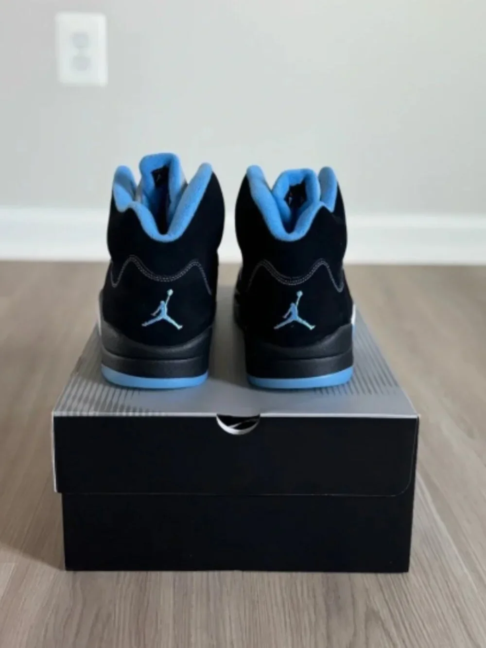 Jordan 5 Retro “Black University Blue”